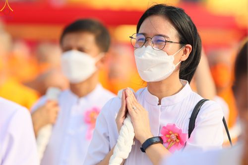 ภาพ No.79187:พิธีอัญเชิญองค์พระบรมพุทธเจ้า 24 องค์ เวียนประทักษิณรอบพระมหาธรรมกายเจดีย์ ณ วัดพระธรรมกาย  วันที่ 2 เมษายน พ.ศ. 2566