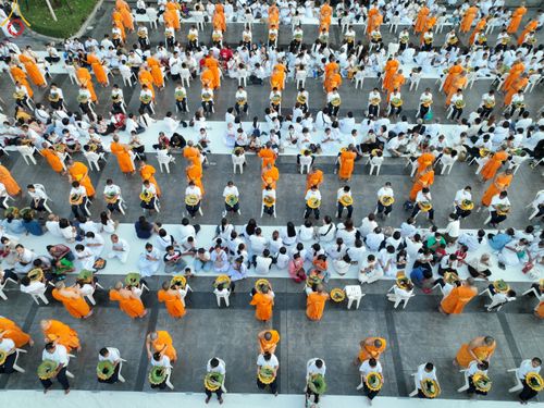 ภาพ No.78500:พิธีตัดปอยผม โครงการหน่อแก้วเปรียญธรรมรุ่นที่ 11  วันที่ 26 มีนาคม พ.ศ.2566  ณ หมู่กุฏิสามเณร อาคารค่ายจองแชมป์ วัดพระธรรมกาย