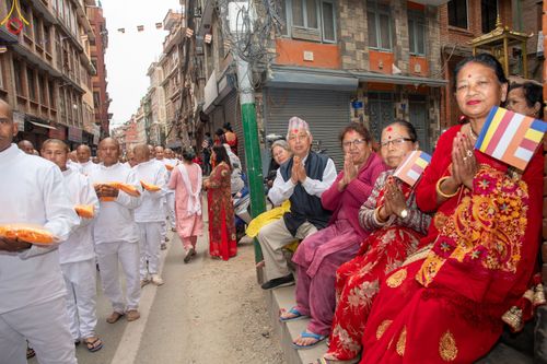 ภาพ No.77694:พิธีตัดปอยผมและปลงผมนาคธรรมทายาท ในโครงการบรรพชาสามเณรหมู่ ประเทศเนปาล วันที่ 11 มีนาคม พ.ศ.2566