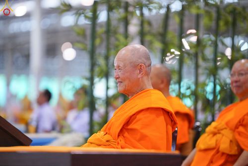 ภาพ No.85288:พิธีมุทิตาสักการะพระภิกษุ ผู้สอบได้เปรียญธรรม ๙ ประโยคระดับโลก, พิธีมอบโล่เกียรติยศและทุนการศึกษา สำนักเรียนบาลีดีเด่นทั่วประเทศ ในวันสมาธิโลก อาทิตย์ที่ 6 สิงหาคม พ.ศ. 2566 ณ สภาธรรมกายสากล วัดพระธรรมกาย