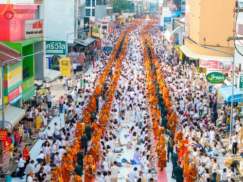 ภาพ No.343201:วันอาทิตย์ที่ 16 สิงหาคม พ.ศ.2569 พิธีตักบาตรพระ 10,000 รูป นานาชาติ ปีที่ 23 คณะสงฆ์ 4 ประเทศ 14 จังหวัดภาคใต้ น้อมถวายเป็นพุทธบูชา ทำบุญเพื่อแม่- พ่อ ณ ถนนนิพัทธ์อุทิศ 3 อ.หาดใหญ่ จ.สงขลา
