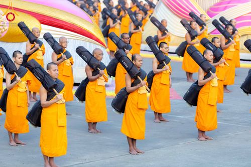 ภาพ No.297382:วันที่ 15 มกราคม พ.ศ.2569 พระธรรมยาตราปฏิบัติธรรมและถ่ายภาพหมู่ประวัติศาสตร์ อนุสรณ์สถานลำดับที่ 4 สถานที่เกิดด้วยกายธรรม  ณ วัดโบสถ์บน ต.บางคูเวียง จ.นนทบุรี ในโครงการธรรมยาตรา กตัญญูบูชา มหาปูชนียาจารย์ พระมงคลเทพมุนี(สด จนฺทสโร) พระผู้ปราบมาร อนุสรณ์ส