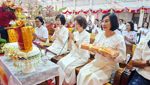 ภาพ No.283484:วันที่ 29 ตุลาคม พ.ศ. 2568 พิธีทอดกฐินสามัคคีทั่วไทย 30,000 วัด  โดยคณะศิษยานุศิษย์ บูชาธรรม 81 ปี หลวงพ่อธัมมชโย  ณ วัดบ้านบัว จ.บุรีรัมย์