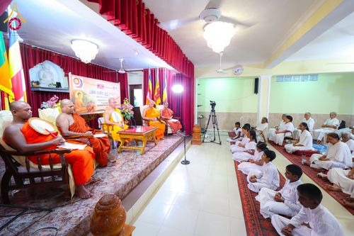 ภาพ No.317794:วันที่ 1 เมษายน พ.ศ. 2569 พิธีสวดธัมมจักกัปปวัตตนสูตรนานาชาติ ในวันพระใหญ่ ขึ้น 15 ค่ำ เดือน 5 (Poya Day)  ณ ศรีธรรมนันทะปิริเวนะ เเละ  วัดวิมลวิหาร นาวละ ประเทศศรีลังกา