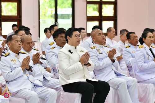 ภาพ No.344229:วันที่ 12 สิงหาคม พ.ศ. 2569  พสกนิกรชาวอำเภอคลองหลวง พร้อมใจร่วมพิธีสวดพระพุทธมนต์และทำบุญตักบาตรถวายพระราชกุศล เนื่องในวันคล้ายวันพระราชสมภพ สมเด็จพระบรมราชชนนีพันปีหลวง และวันแม่แห่งชาติ 12 สิงหาคม 2569