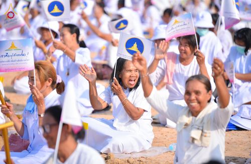 ภาพ No.327397:วันศุกร์ที่ 1 พฤษภาคม พ.ศ.2569 พิธีทอดผ้าป่า โปรยรัตนชาติ ตอกเสาเข็มมงคลต้นแรก สถาปนา “องค์พระเจดีย์เพื่อสร้างสันติภาพโลก” (แห่งแรกของภาคอีสาน) ณ ธุดงคสถานอำนาจเจริญ  อ.เมือง จ.อำนาจเจริญ