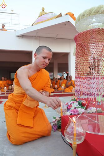 ภาพ No.302874:วันที่ 24 มกราคม พ.ศ. 2569 พิธีจุดประทีปธรรมถวายเป็นพุทธบูชา  และบูชาธรรมมหาปูชนียาจารย์  ณ อาคารธรรมยาตรา กตัญญูบูชามหาปูชนียาจารย์  ตรงข้ามวัดปากน้ำภาษีเจริญ จ.กรุงเทพมหานคร ในโครงการธรรมยาตรา กตัญญูบูชา มหาปูชนียาจารย์ พระมงคลเทพมุนี(สด จนฺทสโร) พระผู