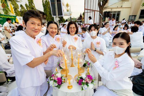 ภาพ No.297041:วันที่ 17 มกราคม พ.ศ. 2569 พิธีจุดประทีปถวายเป็นพุทธบูชา และบูชาธรรมมหาปูชนียาจารย์ (ภาพชุดที่ 2) ณ วัดโบสถ์บน ต.บางคูเวียง จ.นนทบุรี อนุสรณ์สถานลำดับที่ 4 สถานที่เกิดด้วยกายธรรม ในโครงการธรรมยาตรา กตัญญูบูชา มหาปูชนียาจารย์ พระมงคลเทพมุนี(สด จนฺทสโร) พร