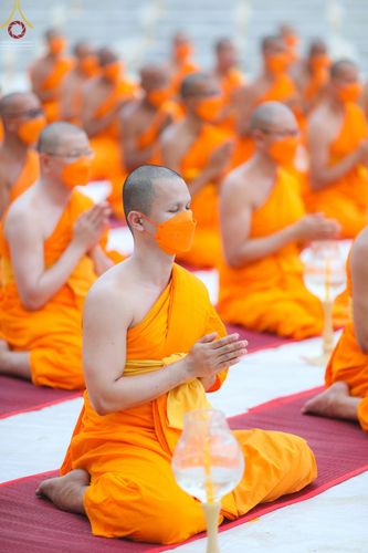 ภาพ No.70167:พิธีจุดประทีปถวายเป็นพุทธบูชา และบูชาธรรมมหาปูชนียาจารย์ ในโครงการธรรมยาตรากตัญญูบูชา มหาปูชนียาจารย์ พระมงคลเทพมุนี(สด จนฺทสโร) พระผู้ปราบมาร ปีที่ 11 ณ อนุสรณ์สถานลำดับที่ 2 สถานที่ตั้งมโนปณิธานบวชตลอดชีวิต อนุสรณ์สถานคลองบางนางแท่น อ.สามพราน จ.นครปฐม 