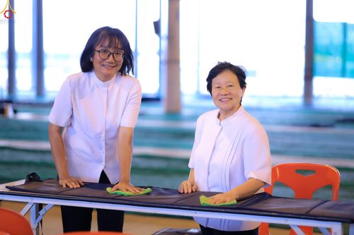 ภาพ No.322715:วันที่ 15-18 เมษายน พ.ศ.2569 การเเตรียมโต๊ะฉัน , เตรียมจุดพักค้าง , เรียงเก้าอี้ , เรียงกล่องไทยธรรม  เพื่องานถวายมหาสังฆทาน 40,000 กว่าวัดทั่วประเทศ วันคุ้มครองโลก 22 เมษายน พ.ศ.2569 วัดพระธรรมกาย