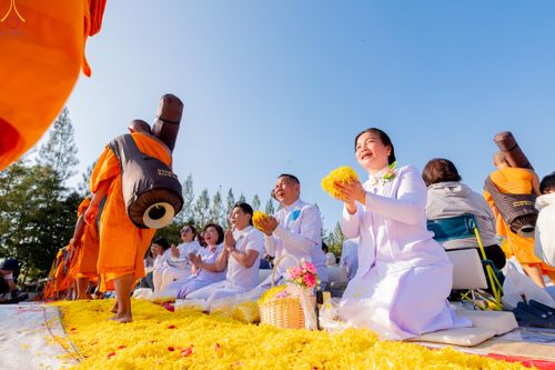 ภาพ No.290545:วันที่ 7 มกราคม พ.ศ. 2569 พิธีต้อนรับพระธรรมยาตรา ณ อนุสรณ์สถานลำดับที่ 2  สถานที่ตั้งมโนปณิธานบวชตลอดชีวิต อนุสรณ์สถานคลองบางนางแท่น (ภาพชุดที่ 2) อ.สามพราน จ.นครปฐม ในโครงการธรรมยาตรา กตัญญูบูชา มหาปูชนียาจารย์ พระมงคลเทพมุนี(สด จนฺทสโร) พระผู้ปราบมาร 