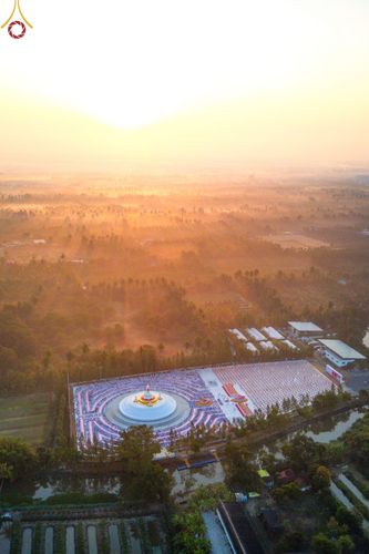 ภาพ No.70519:พิธีตักบาตรพระธรรมยาตราฯ ในโครงการธรรมยาตรากตัญญูบูชา มหาปูชนียาจารย์ พระมงคลเทพมุนี(สด จนฺทสโร) พระผู้ปราบมาร ปีที่ 11 ณ อนุสรณ์สถานลำดับที่ 2 สถานที่ตั้งมโนปณิธานบวชตลอดชีวิต อนุสรณ์สถานคลองบางนางแท่น อ.สามพราน จ.นครปฐม วันที่ 14 มกราคม พ.ศ. 2566