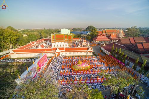 ภาพ No.73662:พิธีตักบาตรพระธรรมยาตราฯ ในโครงการธรรมยาตรากตัญญูบูชา มหาปูชนียาจารย์ พระมงคลเทพมุนี(สด จนฺทสโร) พระผู้ปราบมาร ปีที่ 11 ณ อนุสรณ์สถานลำดับที่ 4 สถานที่เกิดด้วยกายธรรม วัดโบสถ์ (บน) บางคูเวียง อ.บางกรวย จ.นนทบุรี วันที่ 22 มกราคม พ.ศ. 2566