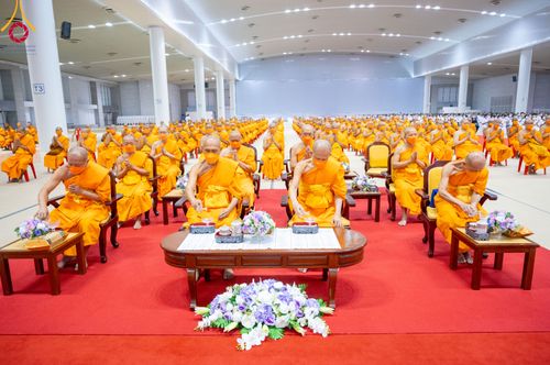 ภาพ No.90845:พิธีบำเพ็ญกุศลสวดพระอภิธรรม  อุบาสกถาวร พรหมถาวร (อุบาสกผู้ปั้นพระ) คืนที่ 4 วันอังคารที่ 17 ตุลาคม พ.ศ. 2566 ณ ห้องแก้วสารพัดนึก 1 สภาธรรมกายสากล วัดพระธรรมกาย จ.ปทุมธานี