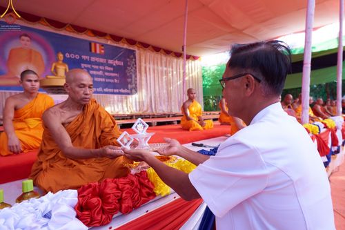 ภาพ No.65730:พิธีถวายพระบรมสารีริกธาตุ เพื่อประดิษฐาน ณ พระพุทธรูปปางไสยยาสน์ ที่ยาวที่สุดในบังกลาเทศ  วันที่ 22 พฤศจิกายน พ.ศ. 2565