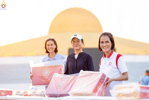 ภาพ No.322562:วันที่ 17 เมษายน พ.ศ.2569 การเรียงกล่องไทยธรรม เรียงน้ำดื่ม เรียงร่ม ณ ลานธรรมพระมหาธรรมกายเจดีย์ เพื่องานถวายมหาสังฆทาน 40,000 กว่าวัดทั่วประเทศ วันคุ้มครองโลก 22 เมษายน พ.ศ.2569 วัดพระธรรมกาย