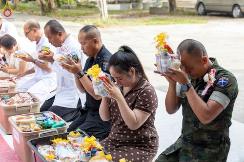 ภาพ No.137637:พิธีตักบาตร พิธีถวายสังฆทานแด่คณะสงฆ์ 323 วัด พิธีทำบุญอุทิศส่วนกุศลแด่ผู้วายชนม์ ในเหตุการณ์ความไม่สงบ 4 จังหวัดชายแดนภาคใต้ ปีที่ 20 ครั้งที่ 169 และพิธีมอบกองทุนหนุนแรงใจช่วยครูใต้ ปีที่ 17 ครั้งที่ 134 วันที่ 25 พฤษภาคม พ.ศ.2567 อ.ตากใบ จ.นราธิวาส