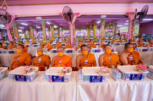 ภาพ No.73709:พิธีเจริญพระพุทธมนต์ ปฏิบัติธรรม มอบทุนการศึกษา ถวายสังฆทาน 106 วัด เพื่อถวายเป็นพุทธบูชา และขับเคลื่อนโครงการหมู่บ้านรักษาศีล 5  โดยคณะสงฆ์จังหวัดนนทบุรี คณะศิษยานุศิษย์วัดพระธรรมกาย โครงการธรรมยาตราฯ ปีที่ 11 ณ วัดตะเคียน อ.บางกรวย จ.นนทบุรี วันที่ 21 