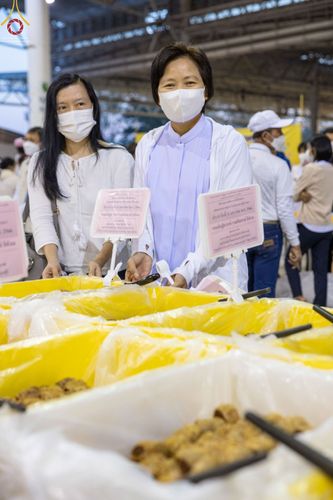 ภาพ No.75124:พิธีถวายภัตตาหารเป็นสังฆทาน แด่คณะพระธรรมยาตราฯ ในโครงการธรรมยาตรากตัญญูบูชา มหาปูชนียาจารย์ พระมงคลเทพมุนี(สด จนฺทสโร) พระผู้ปราบมาร อนุสรณ์สถาน 7 แห่ง ปีที่ 11 วันที่ 31 มกราคม พ.ศ. 2566