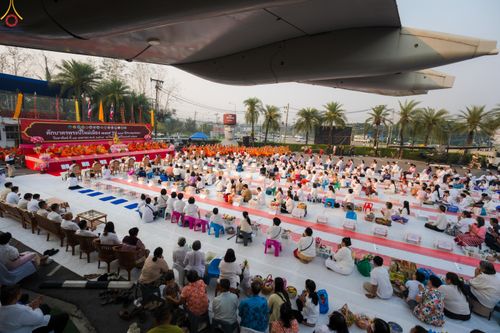 ภาพ No.321036:วันอาทิตย์ที่ ๑๒ เมษายน พ.ศ ๒๕๖๙ พิธีตักบาตรปี๋ใหม่เมืองพระภิกษุสงฆ์ ๓๓๙ รูป  อุทิศถวายพระราชกุศลสมเด็จพระนางสิริกิติ์  พระบรมราชินีนาถ พระบรมราชชนนีพันปีหลวง และฉลองเมืองแม่แตงครบรอบ ๑๑๙ ปี ณ ลานโรงแรมแอร์ไดมอนด์ อำเภอแม่แตง จังหวัดเชียงใหม่