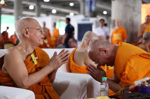 ภาพ No.323945:วันที่ 22 เมษายน พ.ศ.2569 (วันคุ้มครองโลก) พิธีถวายมหาสังฆทาน 40,000 กว่าวัดทั่วประเทศ ณ ลานธรรม พระมหาธรรมกายเจดีย์ วัดพระธรรมกาย