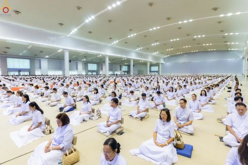 ภาพ No.331203:วันวิสาขบูชา อาทิตย์ที่ 31 พฤษภาคม พ.ศ.2569 พิธีปฏิบัติธรรม ณ ห้องแก้วสารพัดนึก 1  วัดพระธรรมกาย จังหวัดปทุมธานี