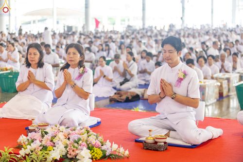 ภาพ No.327907:วันที่ 3 พฤษภาคม พ.ศ.2569 พิธีตักบาตร ข้าวสารอาหารแห้ง ณ บ้านแก้วเรือนทองคุณยายอาจารย์ฯ วัดพระธรรมกาย