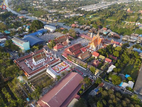 ภาพ No.73237:พิธีจุดประทีปถวายเป็นพุทธบูชา และบูชาธรรมมหาปูชนียาจารย์ ในโครงการธรรมยาตรากตัญญูบูชา มหาปูชนียาจารย์ พระมงคลเทพมุนี(สด จนฺทสโร) พระผู้ปราบมาร ปีที่ 11 ณ อนุสรณ์สถานลำดับที่ 4 สถานที่เกิดด้วยกายธรรม วัดโบสถ์ (บน) บางคูเวียง อ.บางกรวย จ.นนทบุรี วันที่ 21 