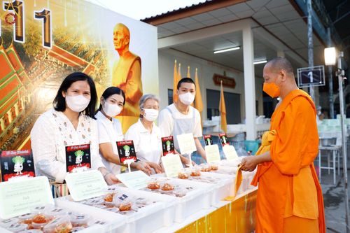 ภาพ No.72141:พิธีถวายภัตตาหารเป็นสังฆทาน แด่คณะพระธรรมยาตราฯ ในโครงการธรรมยาตรากตัญญูบูชา มหาปูชนียาจารย์ พระมงคลเทพมุนี(สด จนฺทสโร) พระผู้ปราบมาร อนุสรณ์สถาน 7 แห่ง ปีที่ 11 วันที่ 18 มกราคม พ.ศ. 2566