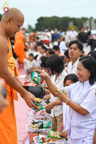 ภาพ No.348952:วันที่ 12 กันยายน พ.ศ.2569 พิธีตักบาตรแด่คณะสงฆ์ 323 วัด 4 จังหวัดชายแดนภาคใต้ พิธีถวายสังฆทานแด่คณะสงฆ์ 323 วัด ปีที่ 22 ครั้งที่ 189 พิธีมอบกองทุนหนุนแรงใจช่วยครูใต้ ปีที่ 19 ครั้งที่ 151 และพิธีทำบุญอุทิศส่วนกุศลให้ผู้วายชนม์ ณ ศูนย์อบรมเยาวชนปัตตานี 