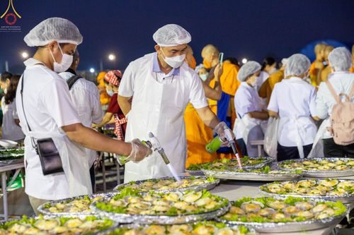 ภาพ No.73856:พิธีถวายภัตตาหารเป็นสังฆทาน แด่คณะพระธรรมยาตราฯ ในโครงการธรรมยาตรากตัญญูบูชา มหาปูชนียาจารย์ พระมงคลเทพมุนี(สด จนฺทสโร) พระผู้ปราบมาร อนุสรณ์สถาน 7 แห่ง ปีที่ 11 วันที่ 23 มกราคม พ.ศ. 2566