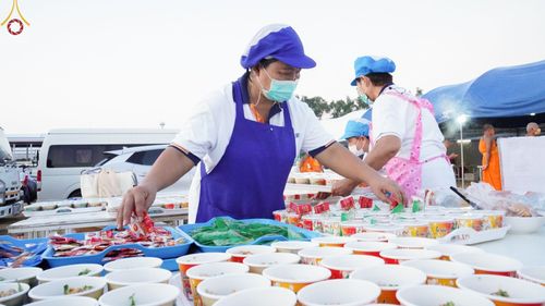 ภาพ No.71155:พิธีถวายภัตตาหารเป็นสังฆทาน แด่คณะพระธรรมยาตราฯ ในโครงการธรรมยาตราฯ ปีที่ 11 ณ อนุสรณ์สถานคลองบางนางแท่น อ.สามพราน จ.นครปฐม วันที่ 14 มกราคม พ.ศ. 2566