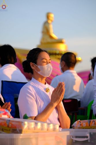 ภาพ No.74723:พิธีตักบาตรพระธรรมยาตราฯ ในโครงการธรรมยาตรากตัญญูบูชา มหาปูชนียาจารย์ พระมงคลเทพมุนี(สด จนฺทสโร) พระผู้ปราบมาร ปีที่ 11 ณ อนุสรณ์สถานลำดับที่ 5 สถานที่เผยแผ่วิชชาธรรมกายครั้งแรก อนุสรณ์สถานบางปลา วัดบางปลา อ.บางเลน จ.นครปฐม วันที่ 29 มกราคม พ.ศ. 2566