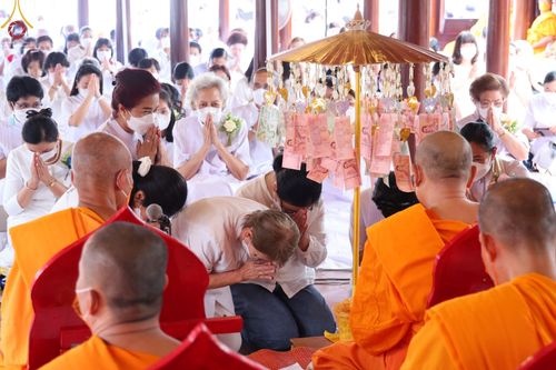 ภาพ No.71570:พระธรรมยาตรา ปฏิบัติศาสนกิจ ทำนุบำรุงศาสนสถาน, ปฏิบัติธรรม ร่วมกับชุมชน,นักเรียนเด็กดีวีสตาร์ และร่วมพิธีทอดผ้าป่าบำรุงศาสนสถาน ในโครงการธรรมยาตรากตัญญูบูชา มหาปูชนียาจารย์ พระมงคลเทพมุนี(สด จนฺทสโร) พระผู้ปราบมาร อนุสรณ์สถาน 7 แห่ง ปีที่ 11 ณ วัดสองพี่น