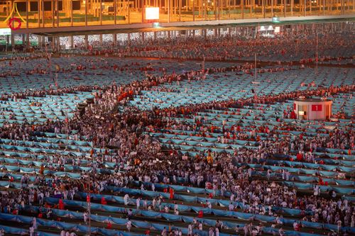 ภาพ No.324505:วันที่ 22 เมษายน พ.ศ.2569 (วันคุ้มครองโลก) บรรยากาศพระสังฆาธิการและสาธุชน การเดินทางกลับ งานถวายมหาสังฆทาน 40,000 กว่าวัดทั่วประเทศ วัดพระธรรมกาย