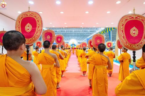 ภาพ No.338937:วันอาทิตย์ที่ 12 กรกฎาคม พ.ศ.2569 พิธีมุทิตาผู้สอบได้เปรียญธรรม ประโยค 1-2 ถึง ป.ธ.9 และ บ.ศ.1-2 ถึง บ.ศ.6 สำนักศาสนศึกษาวัดพระธรรมกาย ประจำปี 2569, พิธีมอบตราตั้งแต่งตั้งอาจารย์ใหญ่ สำนักศาสนศึกษาวัดพระธรรมกาย