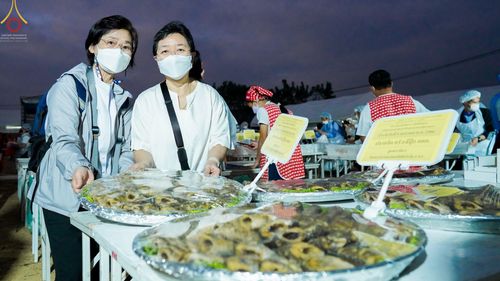 ภาพ No.69911:พิธีถวายภัตตาหารเป็นสังฆทาน แด่คณะพระธรรมยาตราฯ ในโครงการธรรมยาตราฯ ปีที่ 11 ณ อนุสรณ์สถานมหาวิหารพระมงคลเทพมุนี อ.สองพี่น้อง จ.สุพรรณบุรี วันที่ 9 มกราคม พ.ศ. 2566