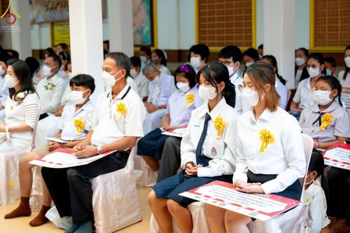 ภาพ No.74886:พิธีเจริญพระพุทธมนต์ ปฏิบัติธรรม มอบทุนการศึกษา ถวายสังฆทาน 106 วัด เพื่อถวายเป็นพุทธบูชา และขับเคลื่อนโครงการหมู่บ้านรักษาศีล 5 โดยคณะสงฆ์จังหวัดนครปฐม คณะศิษยานุศิษย์วัดพระธรรมกาย โครงการธรรมยาตราฯ ปีที่ 11 ณ วัดบางปลา อ.บางเลน จ.นครปฐม วันที่ 28 มกราค