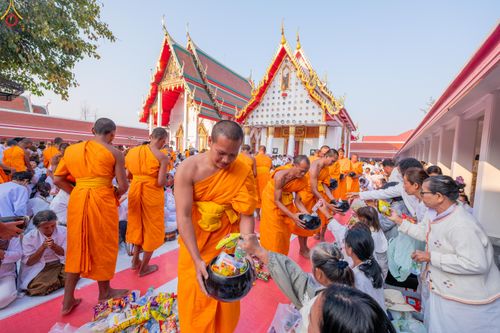 ภาพ No.294524:วันที่ 14 มกราคม พ.ศ. 2569 พิธีตักบาตรพระธรรมยาตรา ณ วัดสองพี่น้อง ต.ต้นตาล อ.สองพี่น้อง จ.สุพรรณบุรี ในโครงการธรรมยาตรา กตัญญูบูชา มหาปูชนียาจารย์ พระมงคลเทพมุนี(สด จนฺทสโร) พระผู้ปราบมาร อนุสรณ์สถาน 7 แห่ง ปีที่ 14