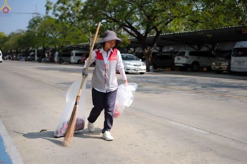 ภาพ No.306548:ภาพเบื้องหลังอาสาสมัครรวมใจ ชุดที่ 5 ในโครงการธรรมยาตรา กตัญญูบูชา มหาปูชนียาจารย์ พระมงคลเทพมุนี(สด จนฺทสโร) พระผู้ปราบมาร อนุสรณ์สถาน 7 แห่ง ปีที่ 14