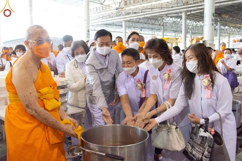 ภาพ No.75019:พิธีถวายภัตตาหารเป็นสังฆทาน แด่คณะพระธรรมยาตราฯ ในโครงการธรรมยาตรากตัญญูบูชา มหาปูชนียาจารย์ พระมงคลเทพมุนี(สด จนฺทสโร) พระผู้ปราบมาร อนุสรณ์สถาน 7 แห่ง ปีที่ 11 วันที่ 30 มกราคม พ.ศ. 2566