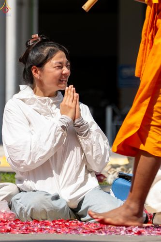 ภาพ No.304643:วันที่ 25 มกราคม พ.ศ. 2569 พิธีต้อนรับพระธรรมยาตรา (ภาพชุดที่ 2) รร.สามัคคีราษฏร์บำรุง-วัดพระธรรมกาย ในโครงการธรรมยาตรา กตัญญูบูชา มหาปูชนียาจารย์ พระมงคลเทพมุนี(สด จนฺทสโร) พระผู้ปราบมาร อนุสรณ์สถาน 7 แห่ง ปีที่ 14