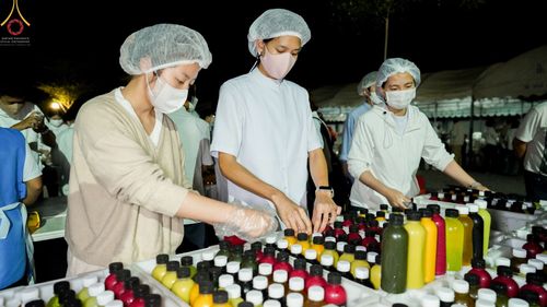 ภาพ No.72586:พิธีถวายภัตตาหารเป็นสังฆทาน แด่คณะพระธรรมยาตราฯ ในโครงการธรรมยาตรากตัญญูบูชา มหาปูชนียาจารย์ พระมงคลเทพมุนี(สด จนฺทสโร) พระผู้ปราบมาร อนุสรณ์สถาน 7 แห่ง ปีที่ 11 วันที่ 19 มกราคม พ.ศ. 2566