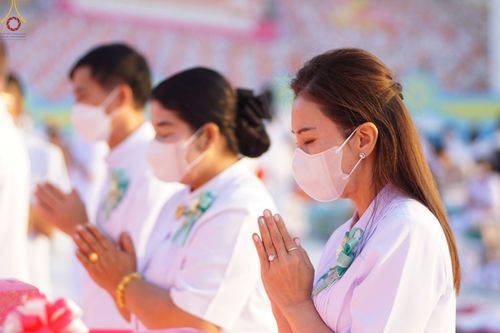 ภาพ No.72036:พิธีตักบาตรพระธรรมยาตราฯ ในโครงการธรรมยาตรากตัญญูบูชา มหาปูชนียาจารย์ พระมงคลเทพมุนี(สด จนฺทสโร) พระผู้ปราบมาร ปีที่ 11 ณ อนุสรณ์สถานลำดับที่ 3 สถานที่เกิดใหม่ในเพศสมณะ วัดสองพี่น้อง อ.สองพี่น้อง จ.สุพรรณบุรี วันที่ 18 มกราคม พ.ศ. 2566