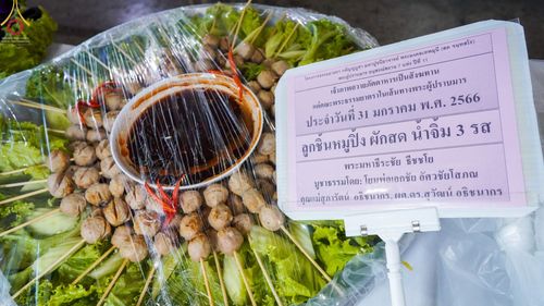 ภาพ No.75169:พิธีถวายภัตตาหารเป็นสังฆทาน แด่คณะพระธรรมยาตราฯ ในโครงการธรรมยาตรากตัญญูบูชา มหาปูชนียาจารย์ พระมงคลเทพมุนี(สด จนฺทสโร) พระผู้ปราบมาร อนุสรณ์สถาน 7 แห่ง ปีที่ 11 วันที่ 31 มกราคม พ.ศ. 2566