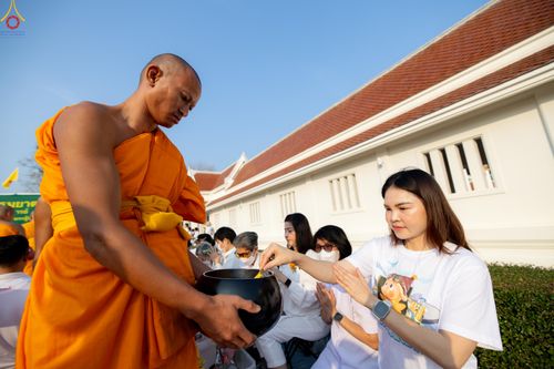 ภาพ No.297676:วันที่ 18 มกราคม พ.ศ. 2569 พิธีตักบาตรพระธรรมยาตรา ณ วัดโบสถ์บน ต.บางคูเวียง จ.นนทบุรี อนุสรณ์สถานลำดับที่ 4 สถานที่เกิดด้วยกายธรรม ในโครงการธรรมยาตรา กตัญญูบูชา มหาปูชนียาจารย์ พระมงคลเทพมุนี(สด จนฺทสโร) พระผู้ปราบมาร อนุสรณ์สถาน 7 แห่ง ปีที่ 14