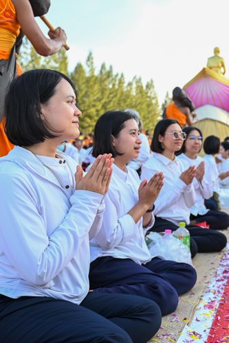 ภาพ No.290501:วันที่ 7 มกราคม พ.ศ. 2569 พิธีต้อนรับพระธรรมยาตรา ณ อนุสรณ์สถานลำดับที่ 2  สถานที่ตั้งมโนปณิธานบวชตลอดชีวิต อนุสรณ์สถานคลองบางนางแท่น (ภาพชุดที่ 2) อ.สามพราน จ.นครปฐม ในโครงการธรรมยาตรา กตัญญูบูชา มหาปูชนียาจารย์ พระมงคลเทพมุนี(สด จนฺทสโร) พระผู้ปราบมาร 