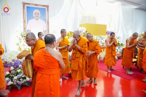 ภาพ No.315882:วันพฤหัสบดีที่ 26 มีนาคม พ.ศ. 2569 พิธีบำเพ็ญกุศล คุณพ่อณรงค์ จินตมากุล  สิริอายุ 99 ปี 11 เดือน โยมบิดา พระครูปลัดรัตนวีรวัฒน์ (รังสฤษดิ์ อิทฺธิจินตโก) ที่ปรึกษาเจ้าคณะจังหวัดปทุมธานี เจ้าอาวาสวัดพระธรรมกาย  ณ ห้องปลูกศรัทธา 2 วัดพระธรรมกาย ปทุมธานี