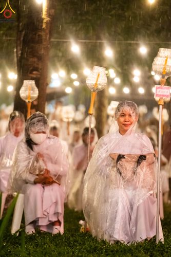 ภาพ No.89280:พิธีประดิษฐานรูปหล่อทองคำ  คุณยายอาจารย์มหารัตนอุบาสิกาจันทร์ ขนนกยูง ภายในมหาวิหารคุณยายอาจารย์ฯ เนื่องในวันครูผู้ค้นพบวิชชาธรรมกาย วันศุกร์ที่ 29 กันยายน พ.ศ. 2566 ณ วัดพระธรรมกาย จ.ปทุมธานี