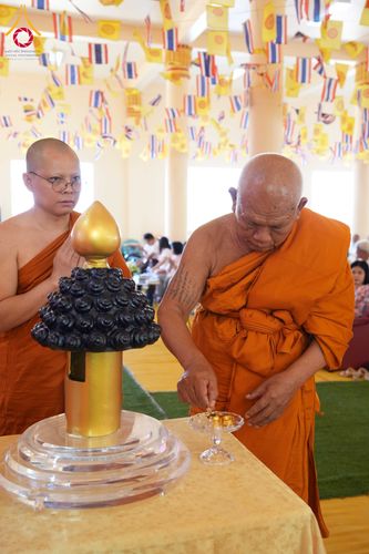 ภาพ No.323312:วันอาทิตย์ที่ 19 เมษายน พ.ศ. 2569 พิธีเจริญพระพุทธมนต์สมโภช “พระพุทธเมตตา” อัญเชิญพระบรมสารีริกธาตุ เพื่อบรรจุและประดิษฐาน ณ เกศมาลา “พระพุทธเมตตา” พระประธานในศาลาการเปรียญวัดหนองเต่า ณ วัดหนองเต่า ต.บึงพะไล อ.แก้งสนามนาง จ.นครราชสีมา